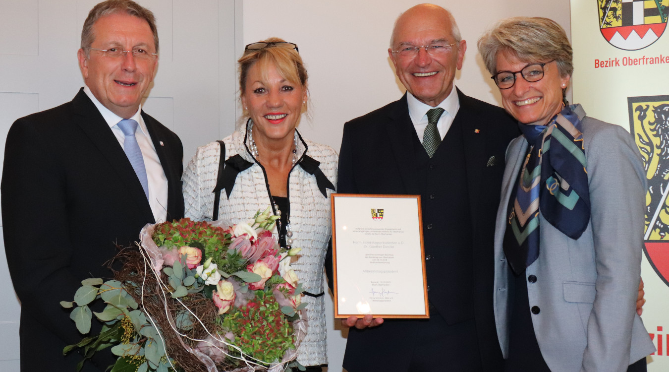 Bezirkstagspräsident Henry Schramm und Altbezirkstagspräsident Dr. Günther Denzler mit Ehefrauen