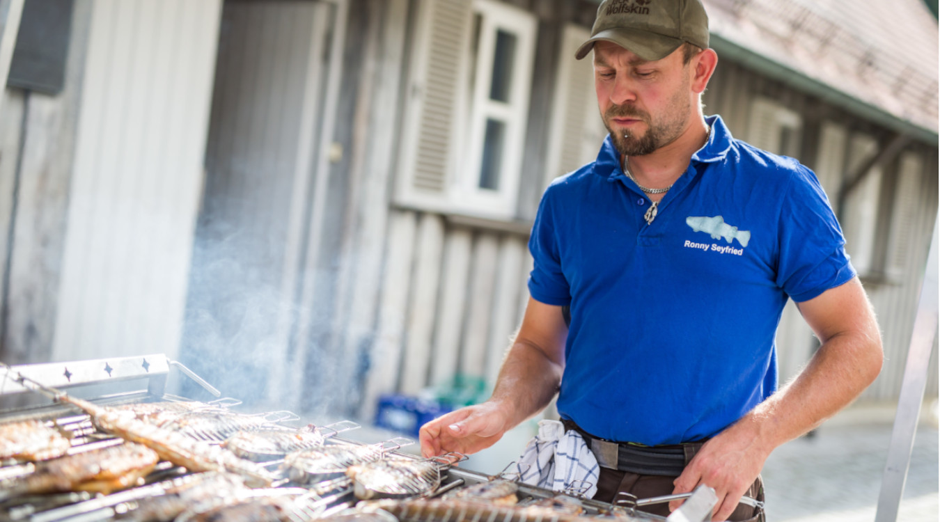 Fisch-Kulinaria, Fachsimpelei, Safaribach: das Programm beim Fischerfest ist bunt.
