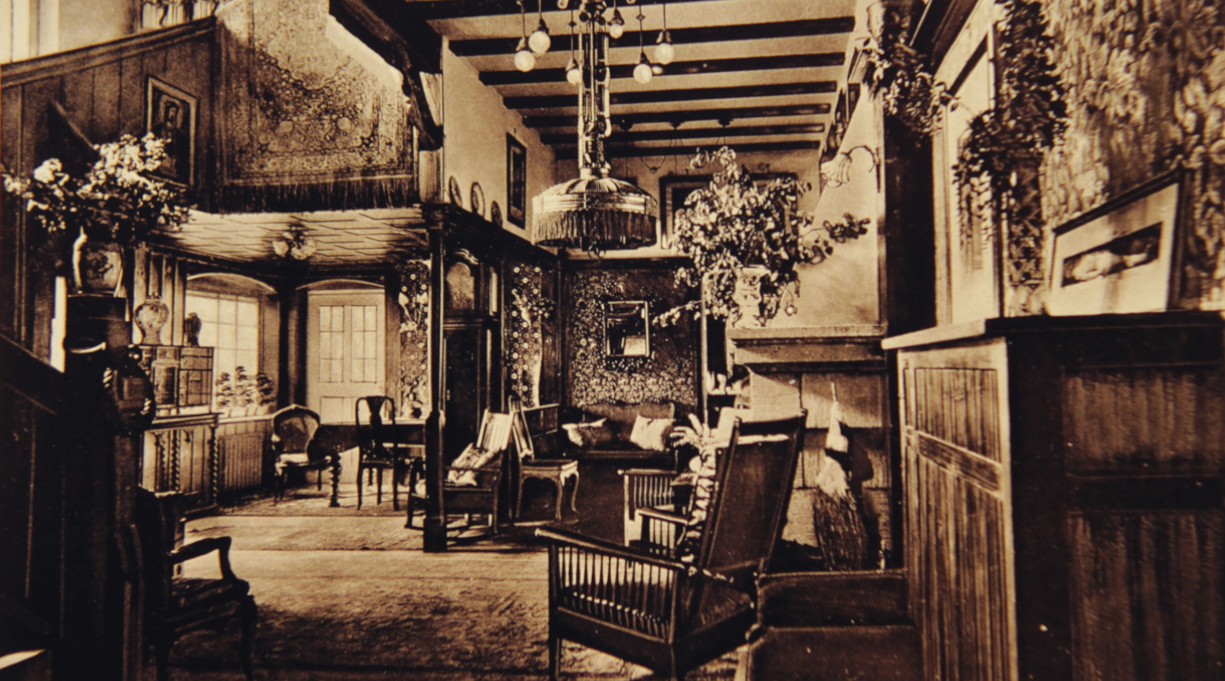 Zu sehen ist ein historisches Bild, das die Villa Haus Marteau zeigt.